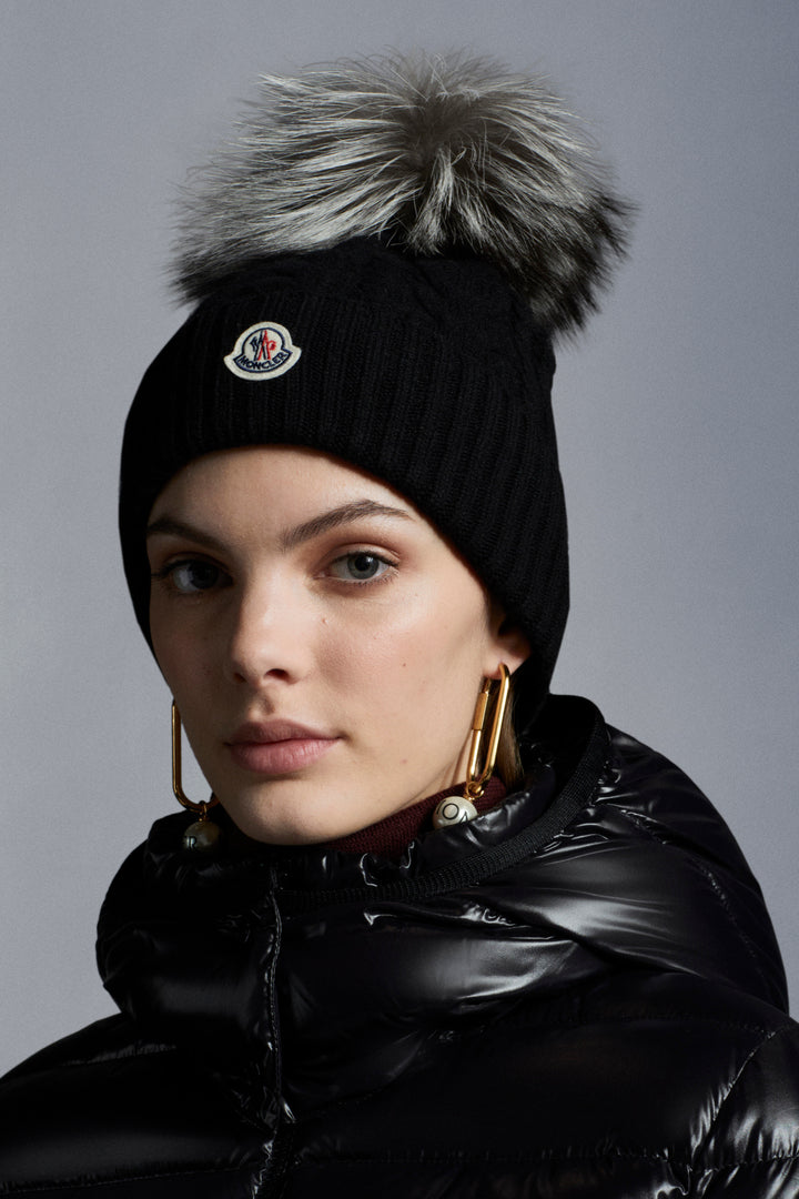 MONCLER WOMEN BEANIE IN BLACK